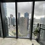 Stunning 2B Southbank Home With Balcony