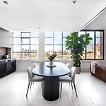 New York Converted Warehouse Apartment In Richmond