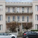\'The Loft\' A Chic City-Fringe Balcony Hideaway