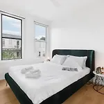 \'The Loft\' A Chic City-Fringe Balcony Hideaway