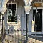 Victorian Terrace In The Heart Of It All!