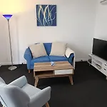 Cute, Cozy And Central Apartment 1 In Essendon With Free Parking