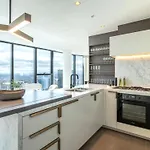 Top Cbd Skyline Luxury 2 Beds, 2 Baths Free Parking