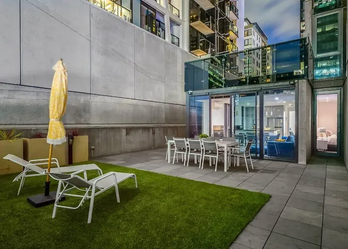 Exclusive Stays - Southbank Podium