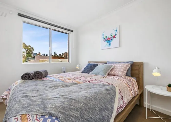 Top Level One Bedroom Apartment With Mcg Views