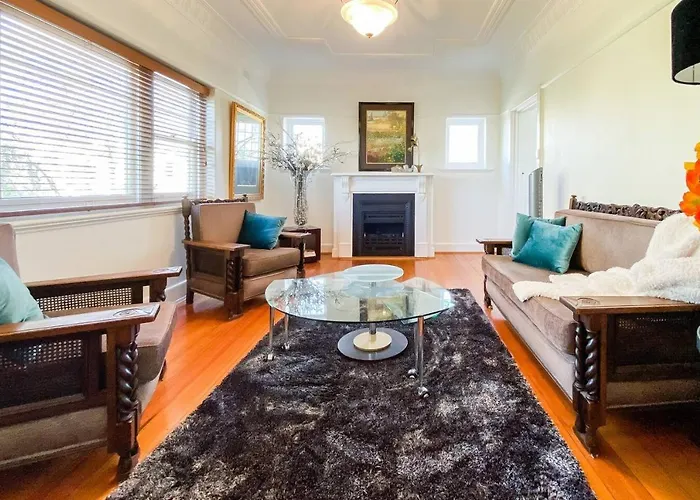 \'The Gables\' Stylish Victorian Beachfront Abode