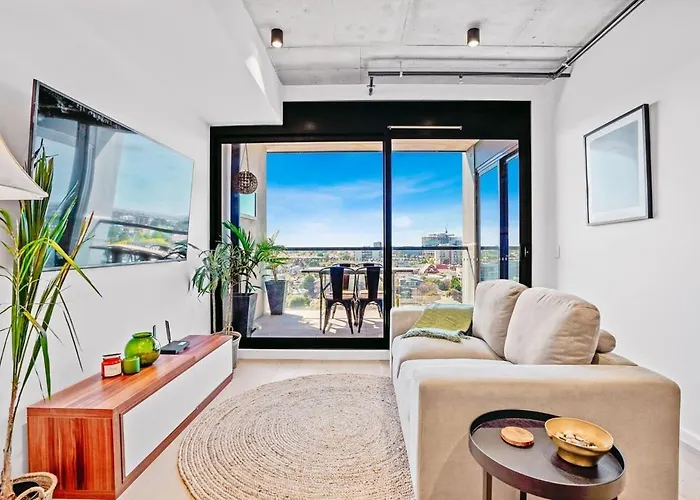 Ovation - New Footscray Apt W Parking & Pool
