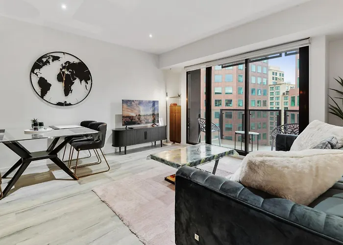 Central Southbank 1-Bed Apartment