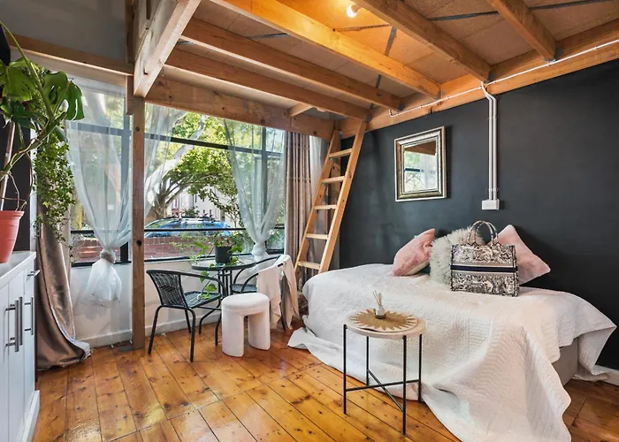 Carlton Loft- 4-6 Guests #Ausgp #Directtram #F1 #Melb 12 Mins #Cbd