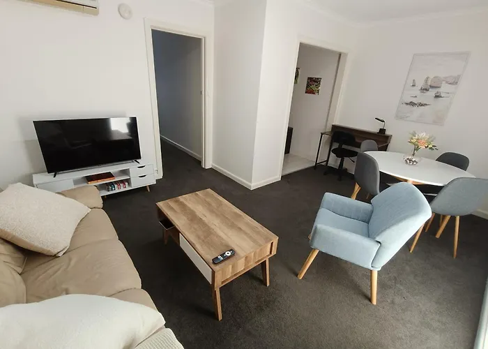 Cute, Cozy And Central Apartment 1 In Essendon With Free Parking