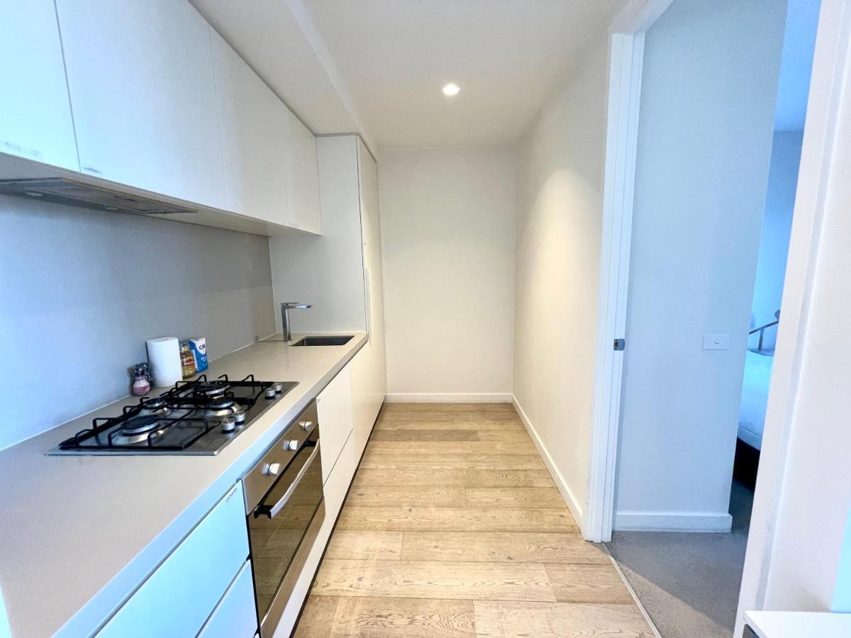 Readyset At Empire Apartment *