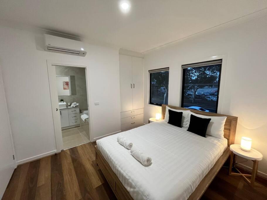 Bahay bakasyunan Brand New Modern 2 Bedroom At Airport! Melbourne
