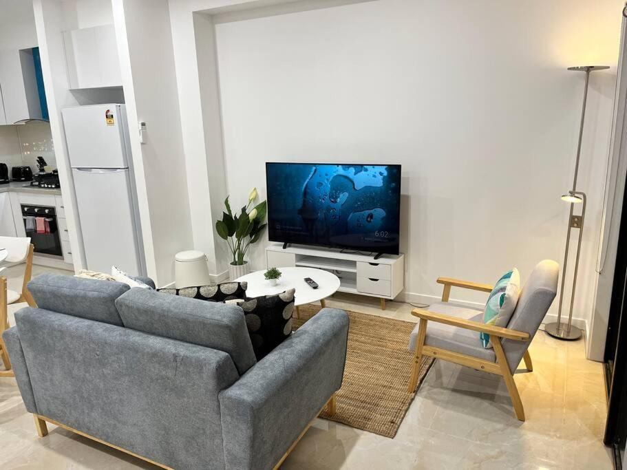 Brand New Modern 2 Bedroom At Airport! Bahay bakasyunan *