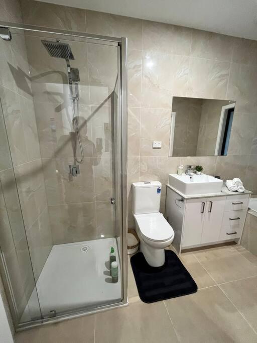 Brand New Modern 2 Bedroom At Airport! Bahay bakasyunan Melbourne