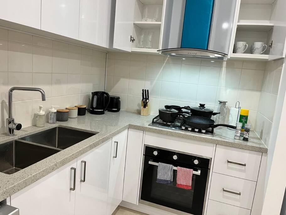 Bahay bakasyunan Brand New Modern 2 Bedroom At Airport! Melbourne