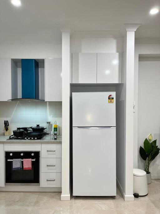 Brand New Modern 2 Bedroom At Airport! Bahay bakasyunan Melbourne