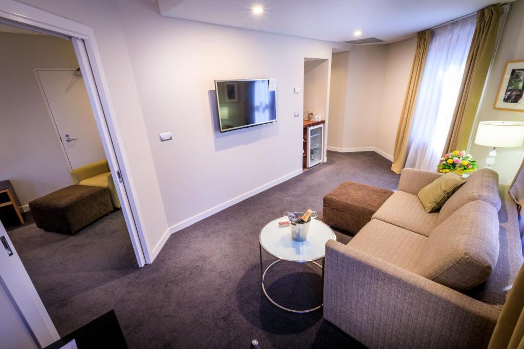 Amora Riverwalk 4*