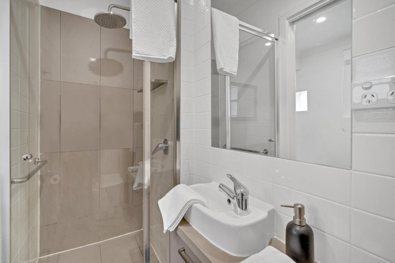 Grosvenor 3121 Richmond Apartment *