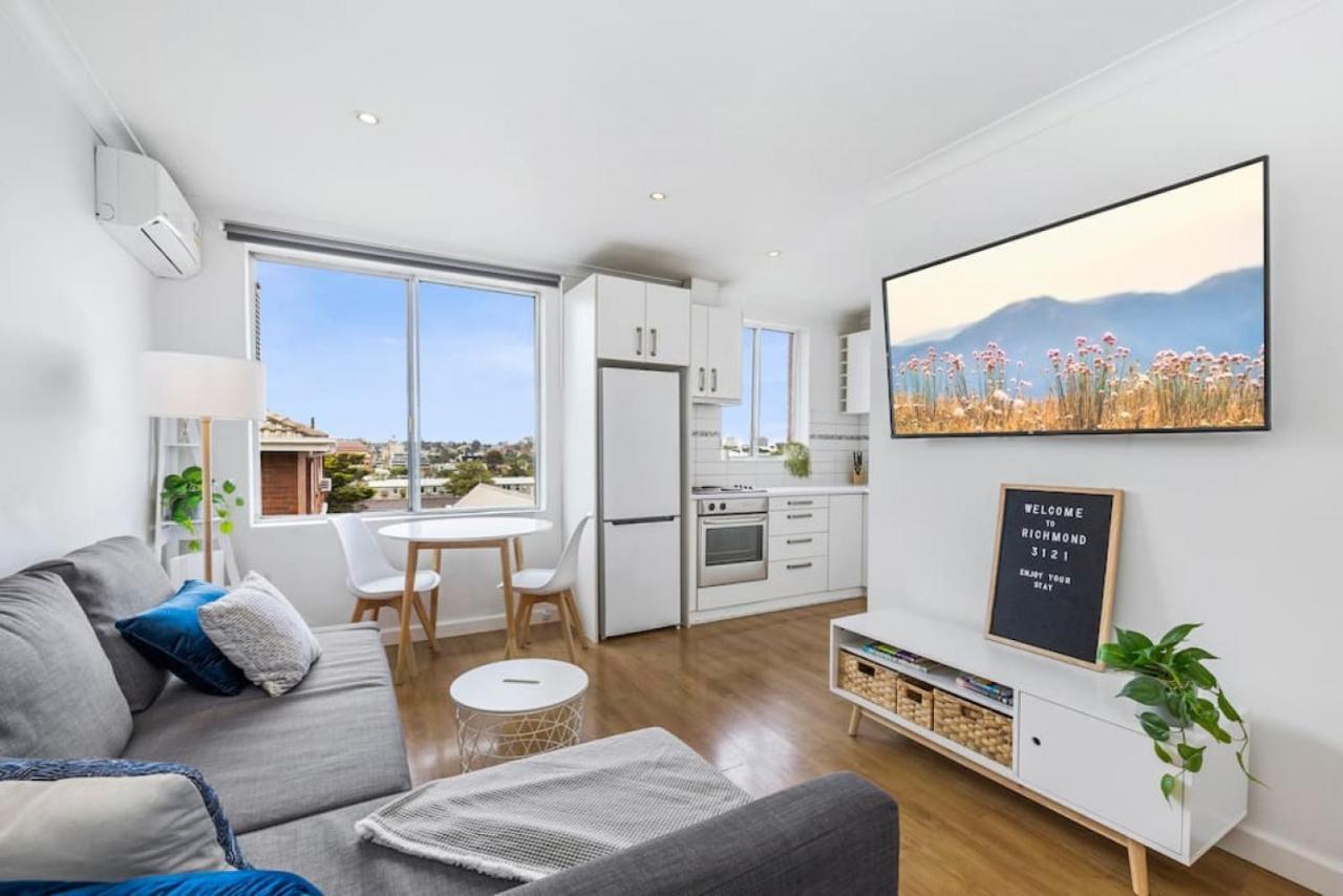 Apartment Level One Bedroom With Mcg Views *