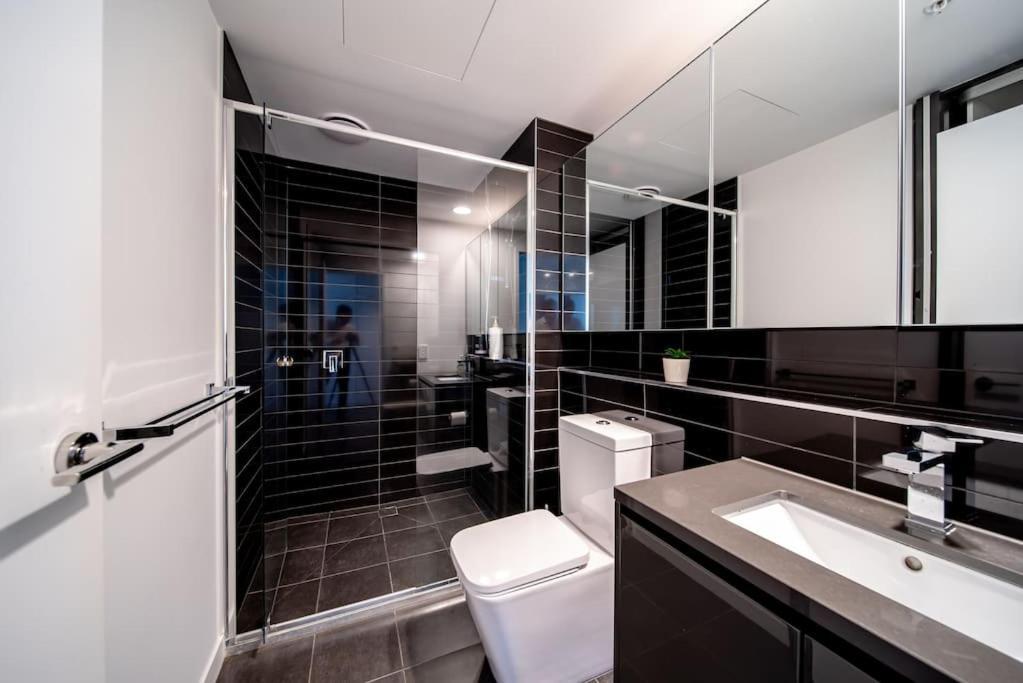 Spacious 2 Bdrs Apt +free Parking Apartment Melbourne