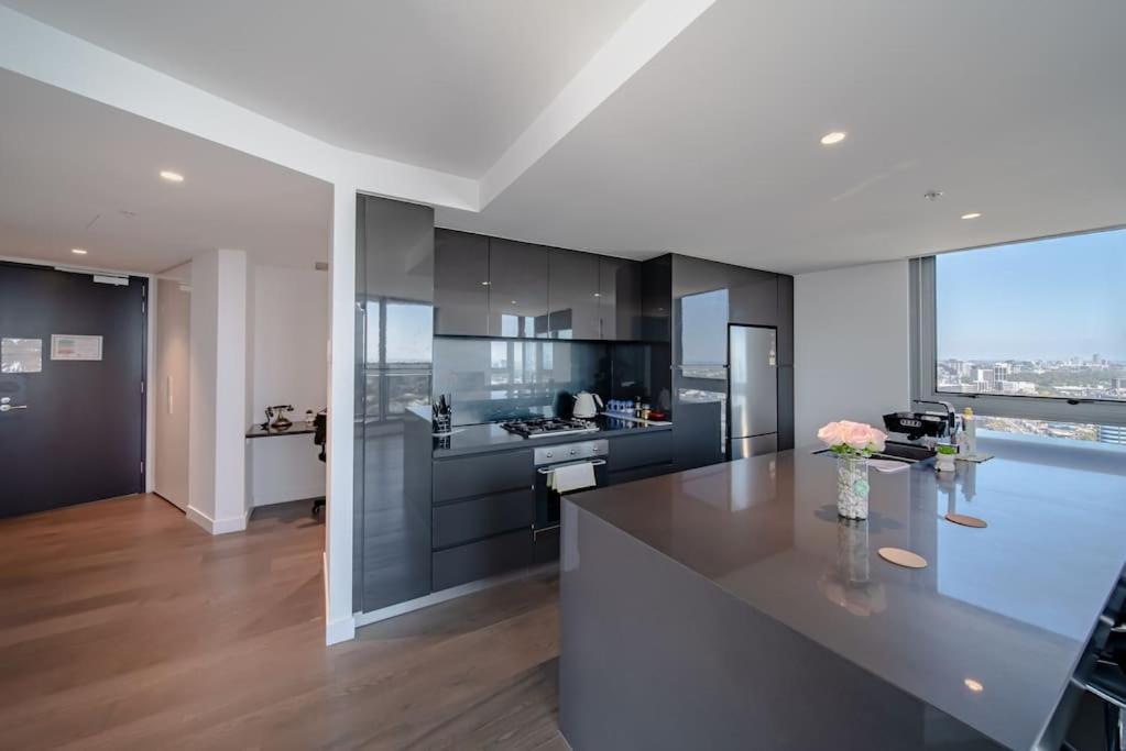Apartment Spacious 2 Bdrs Apt +free Parking