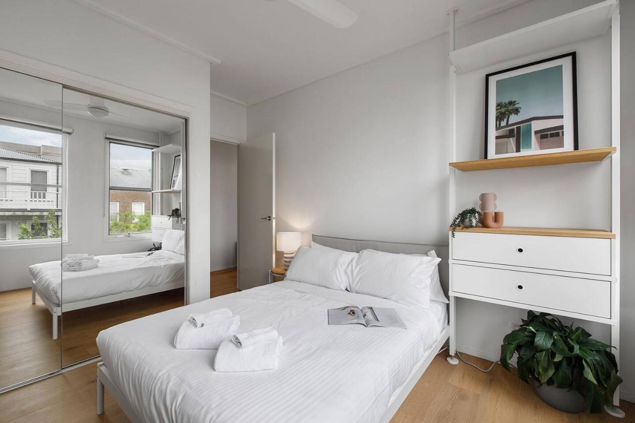 'the Loft' A Chic City-fringe Balcony Hideaway Melbourne