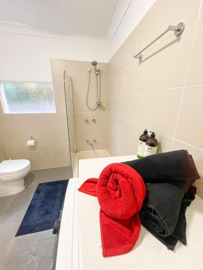 With Parking And Courtyard Bahay bakasyunan Melbourne