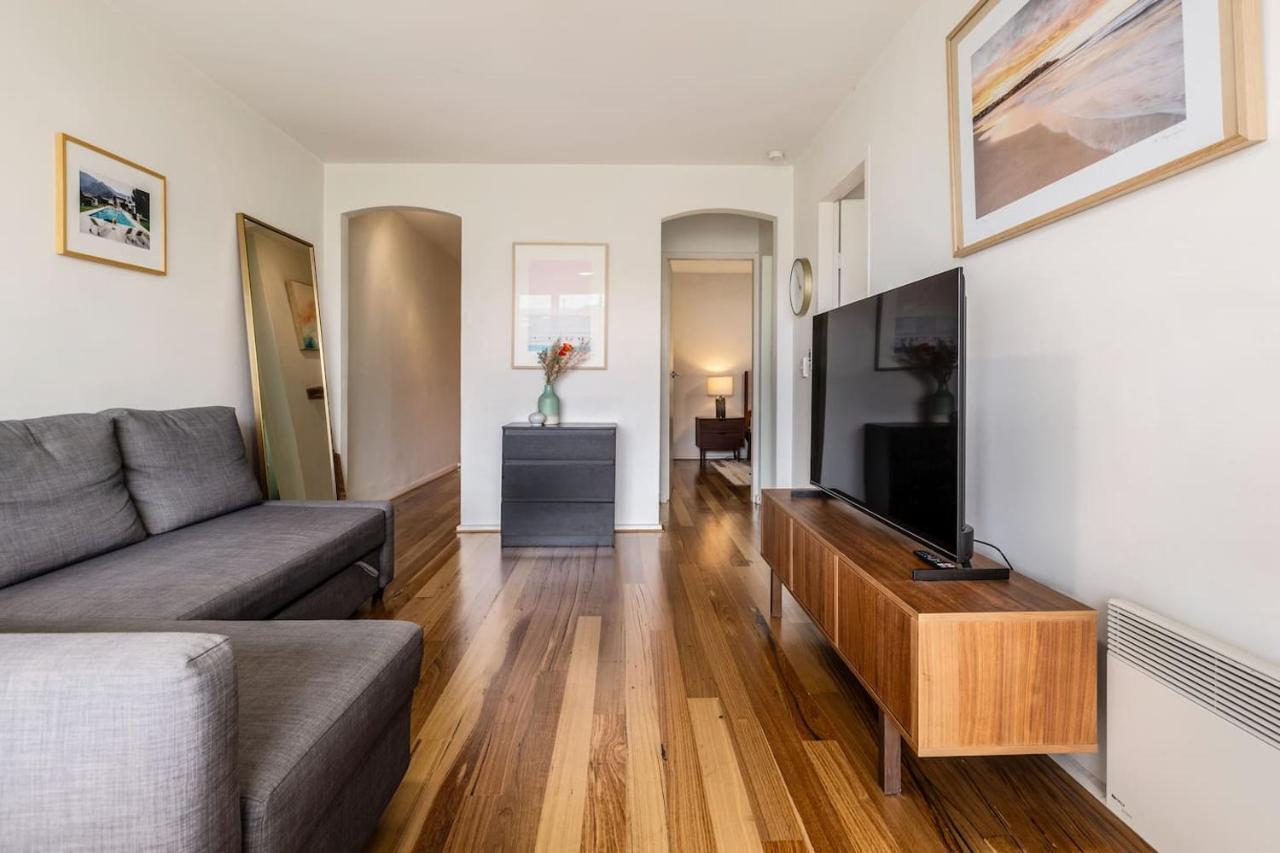 Tranquil Botanical - A Slice Of Riverside Paradise Apartment