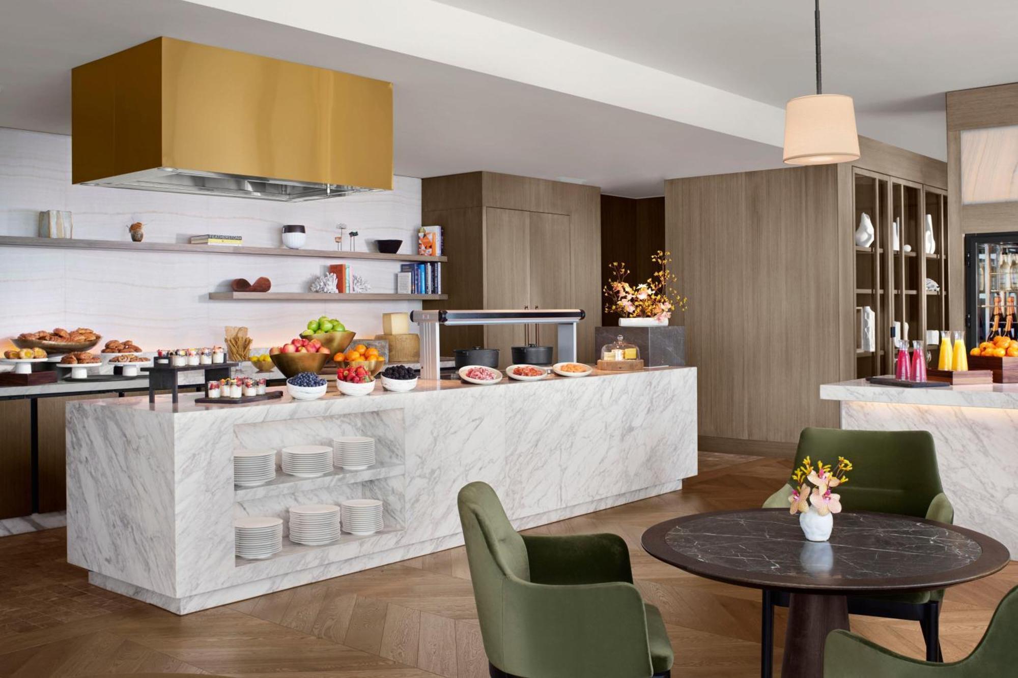 The Ritz-carlton, Hotel