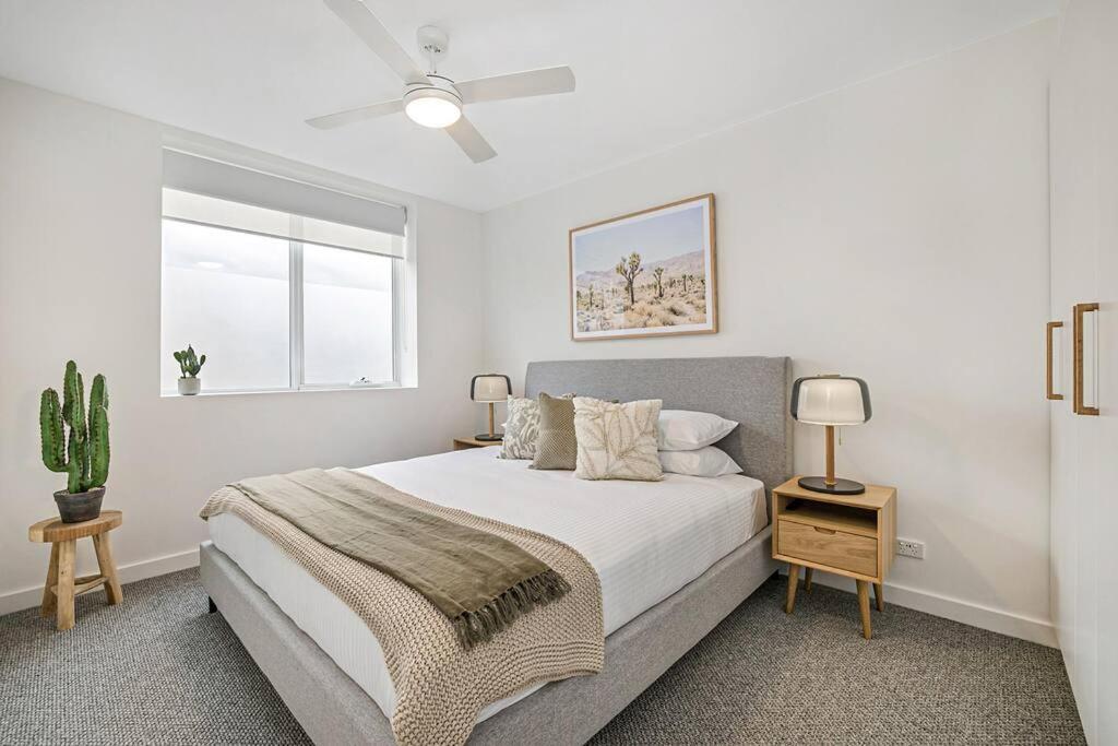 Stylish 2- Bedroom Unit Near Parks, Shopping And Dining Apartamento