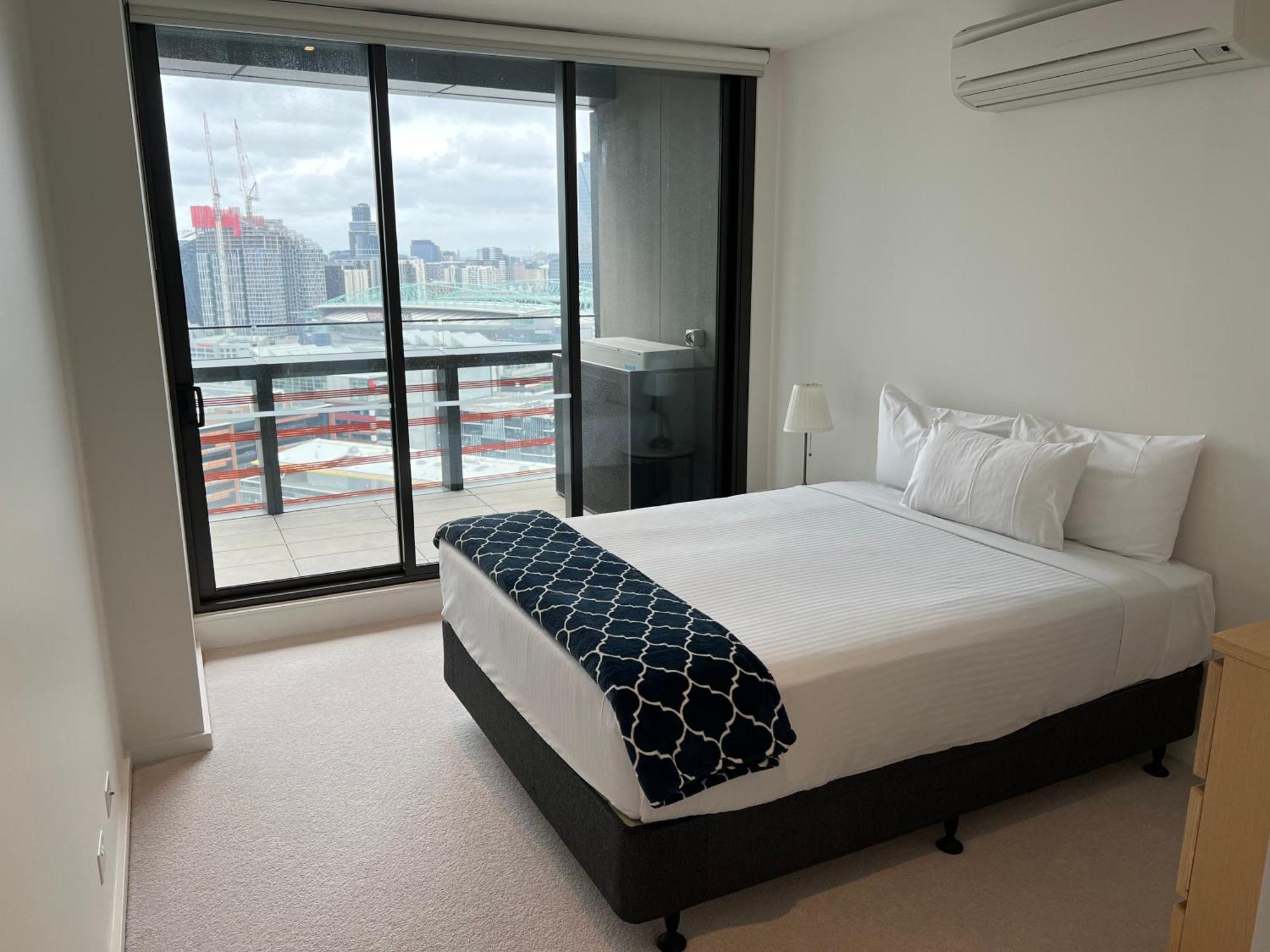 Winston Docklands Aparthotel 4*