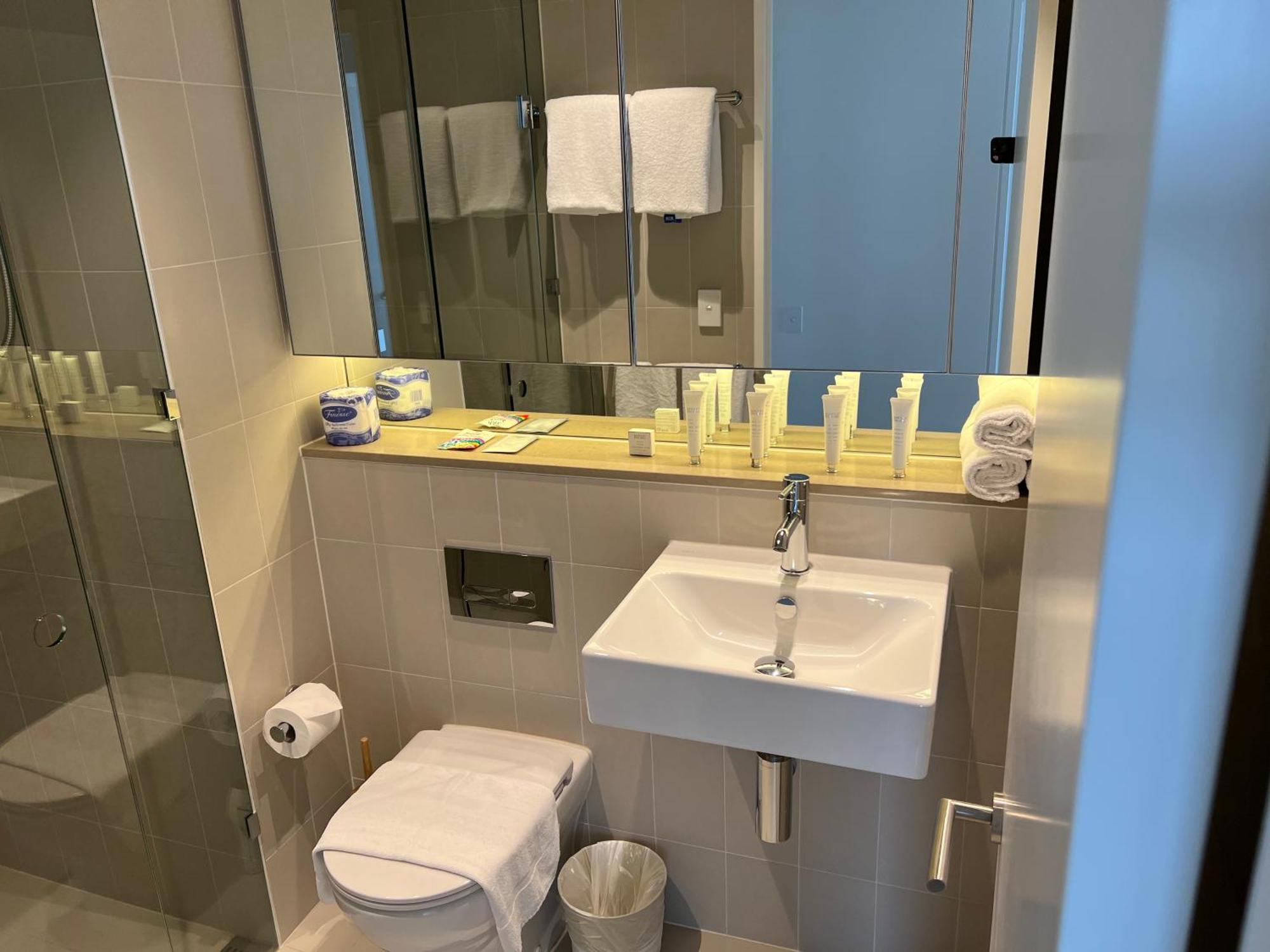 Aparthotel Winston Docklands 4*