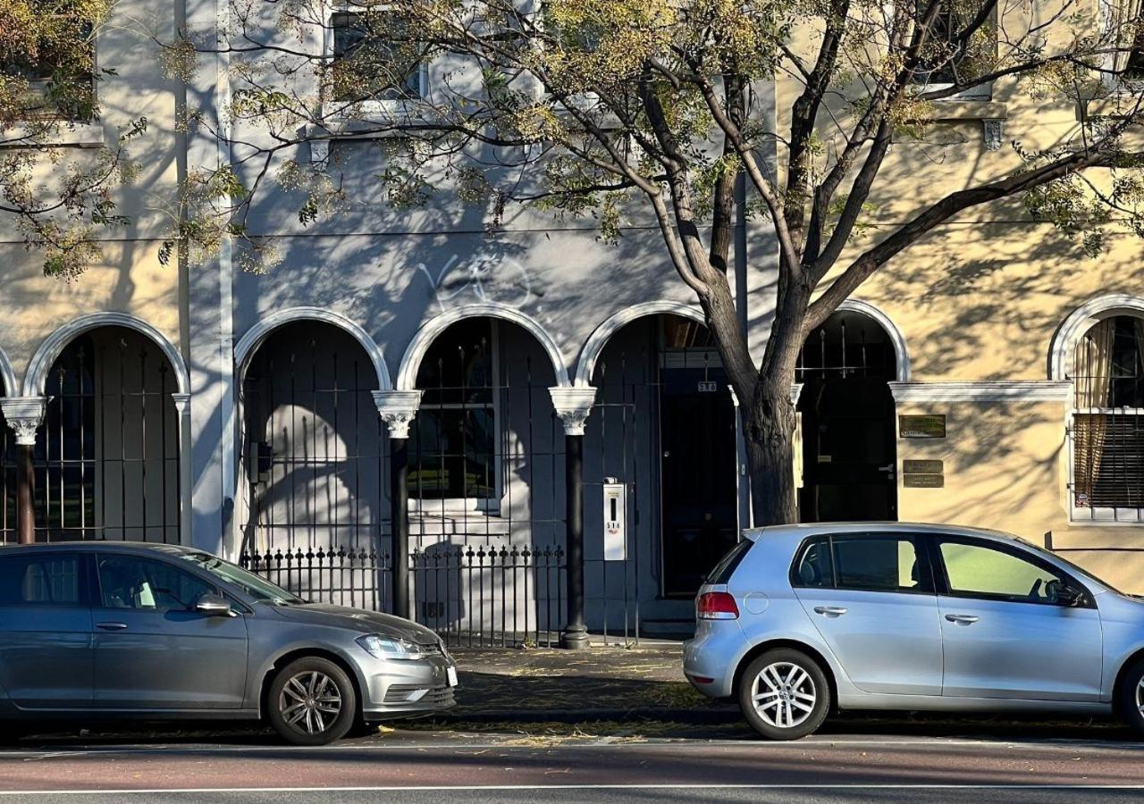 Victorian Terrace In The Heart Of It All! Melbourne