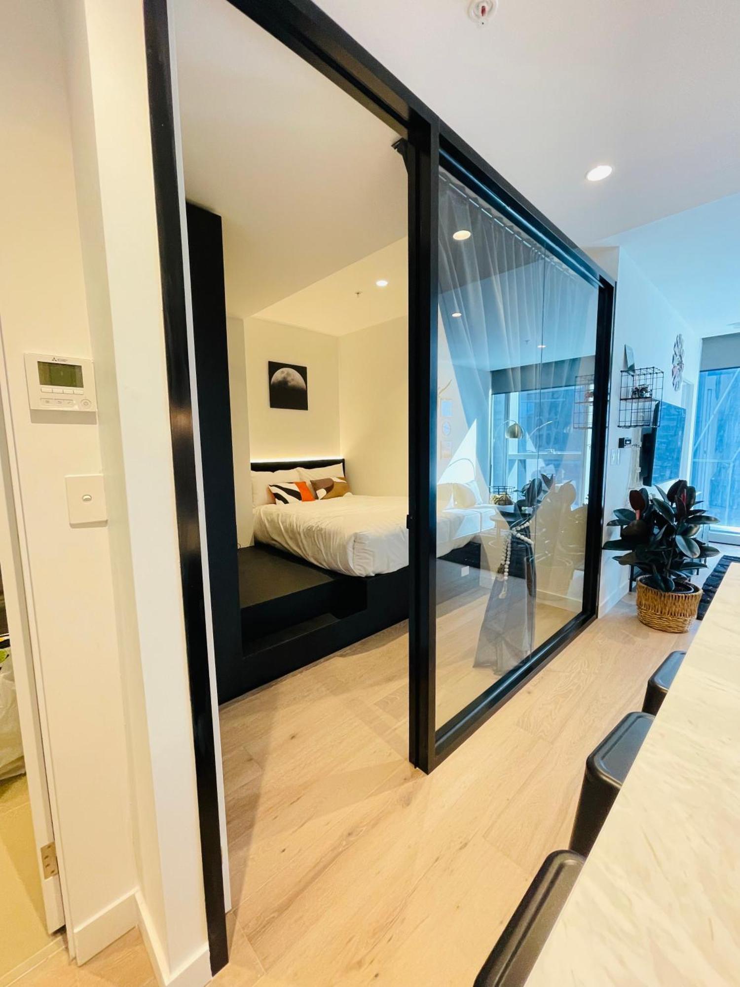 New Retro Style 2bedrooms Max For 6 In Heart Of Cbd Apartment *