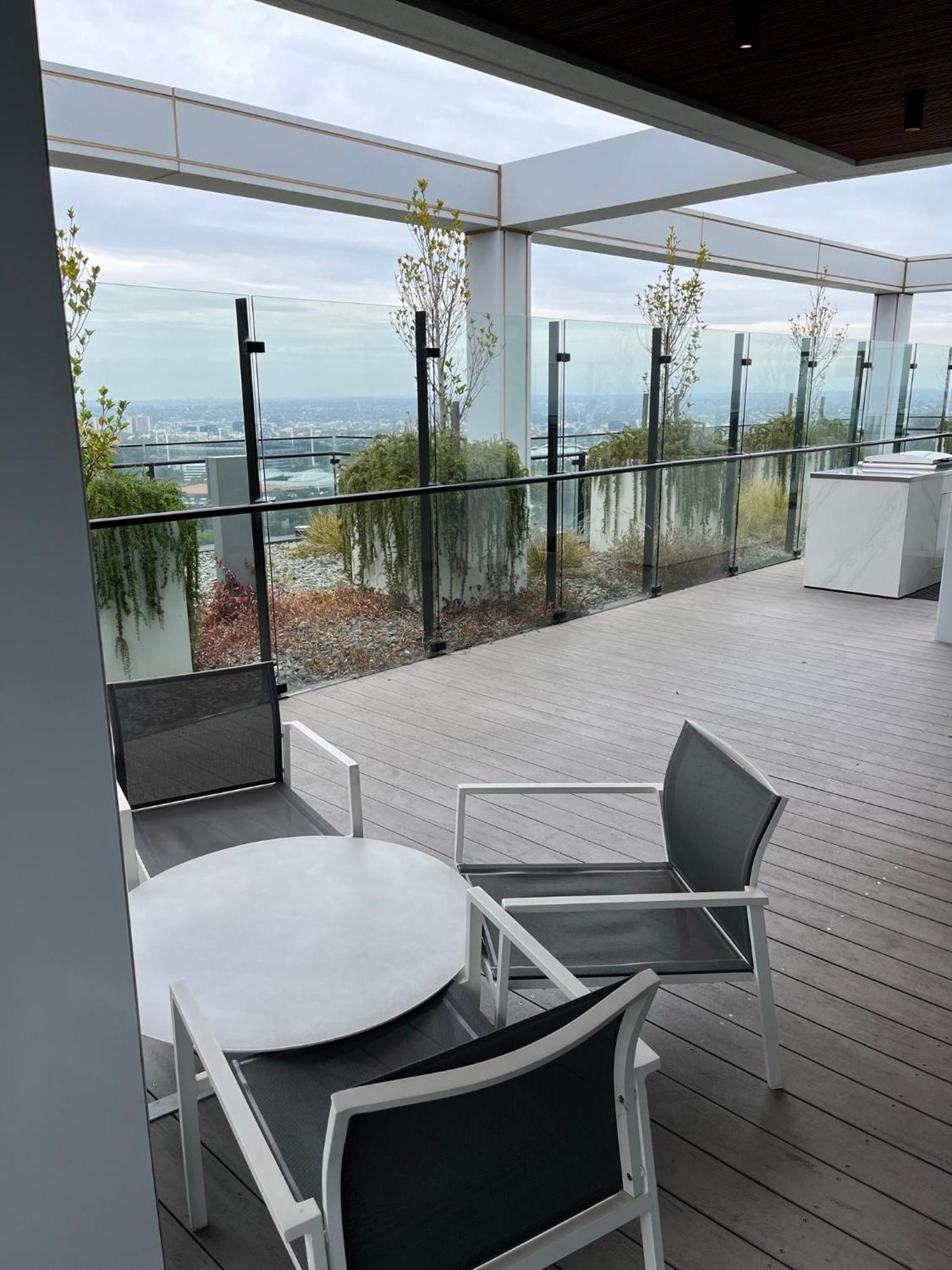 Modern 3 Bedroom With Amazing Views Apartment