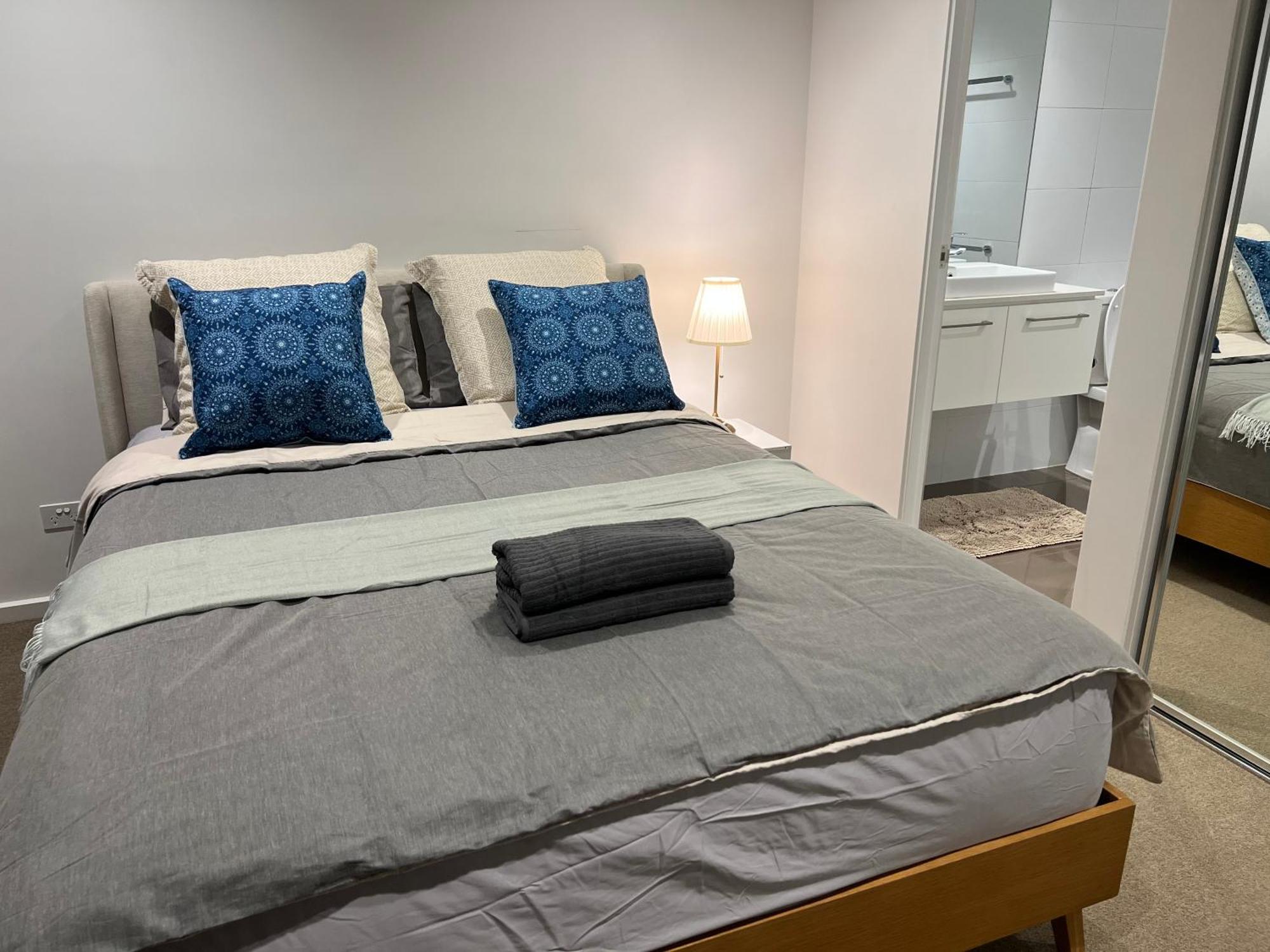 Quiet Cbd 3b2b + Free Parking * Melbourne