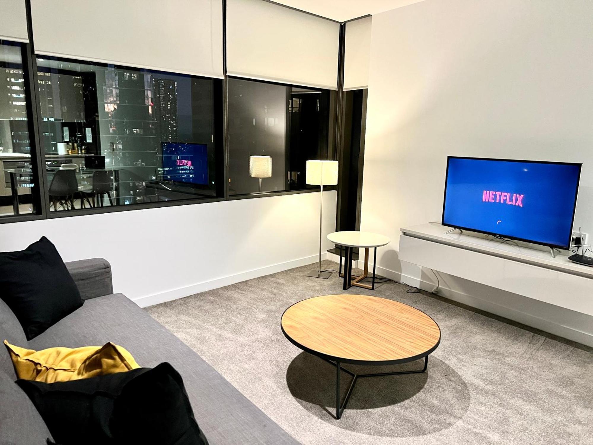 Readyset At Madison Apartment *