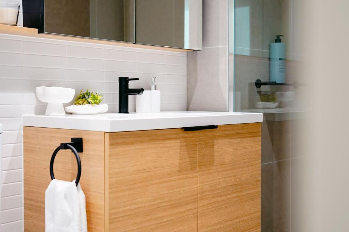 Ovation - New Footscray W Parking & Pool * Melbourne