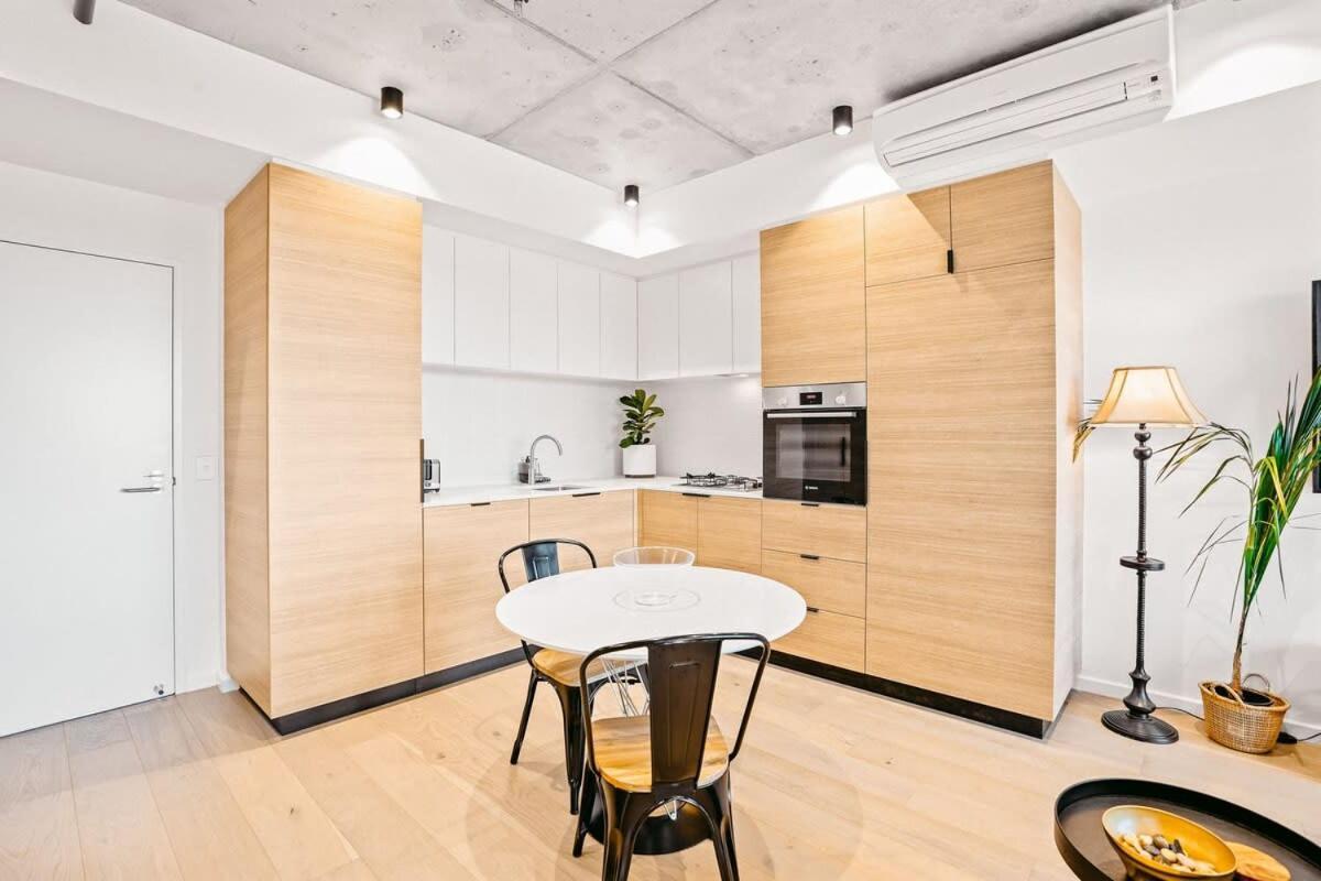 Ovation - New Footscray W Parking & Pool