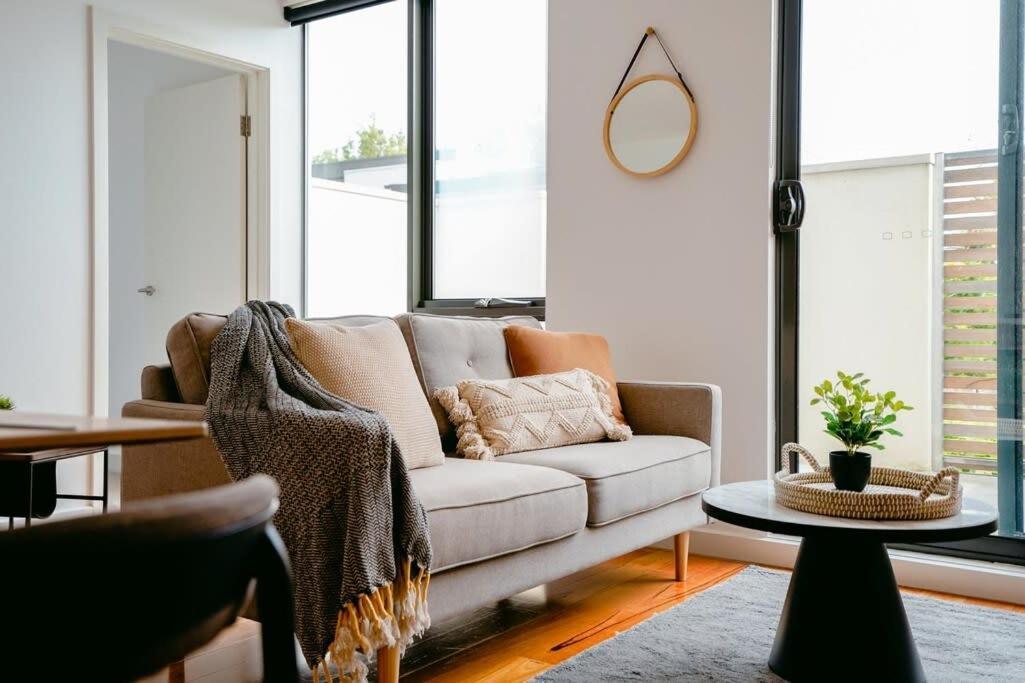 Hawksburn Village - 2 Bed In Prahran Apartment *