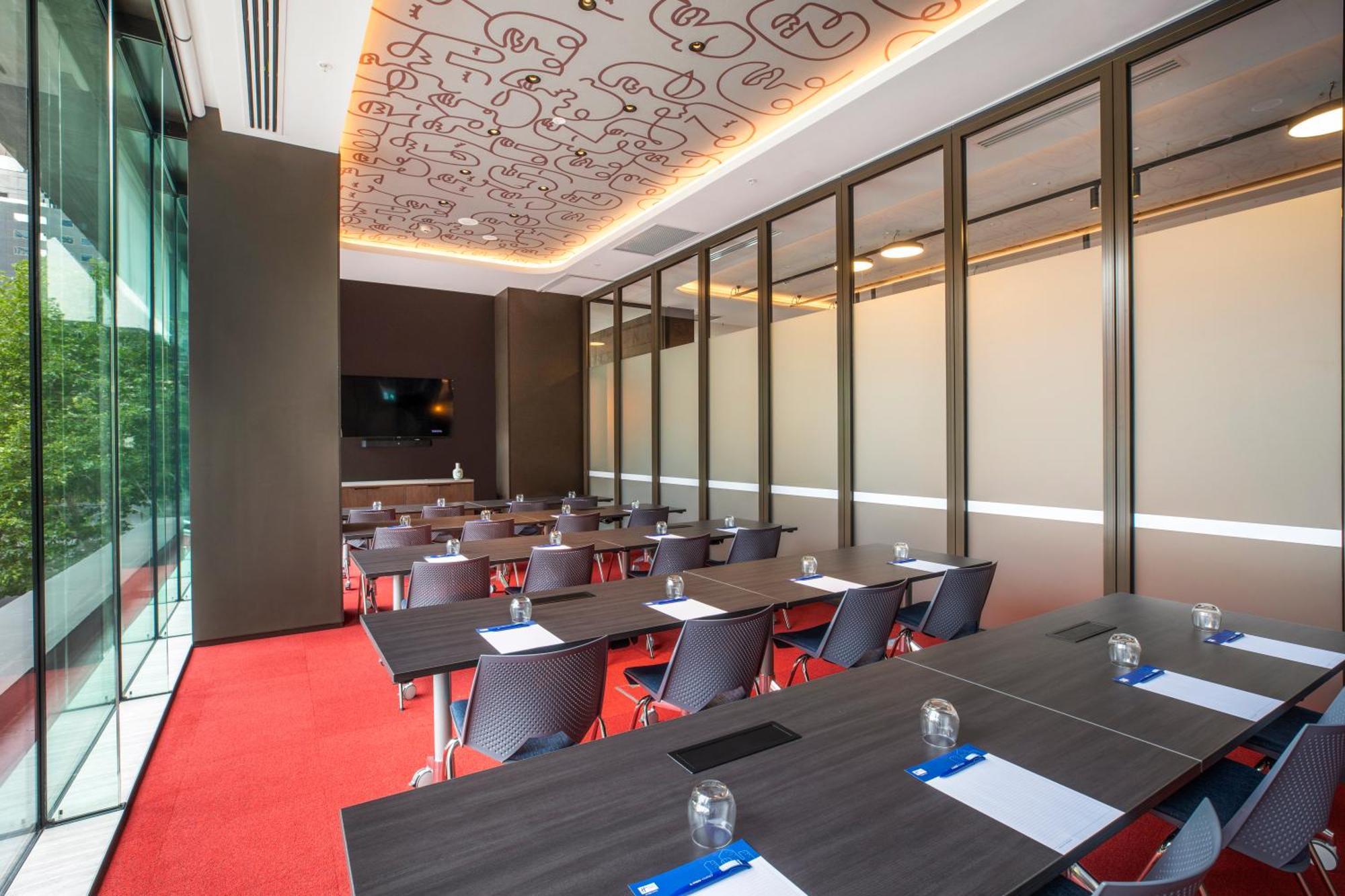 Hotel Express Little Collins By Ihg 4*