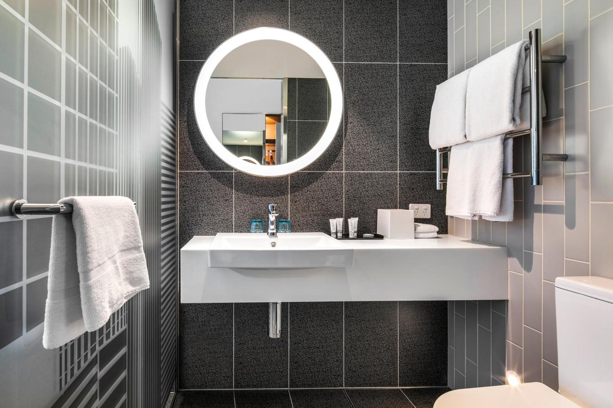 Express Little Collins By Ihg
