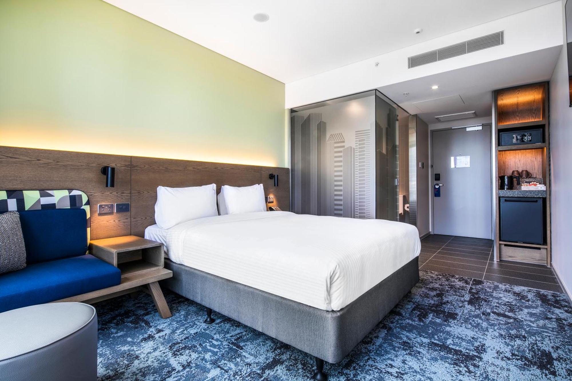 Hotel Express Little Collins By Ihg 4*