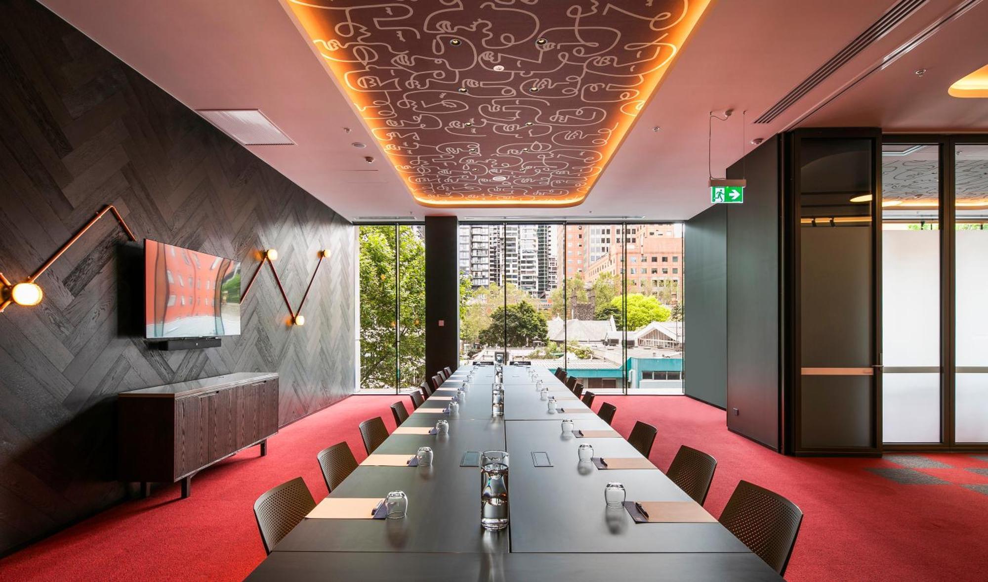 Hotel Express Little Collins By Ihg 4*