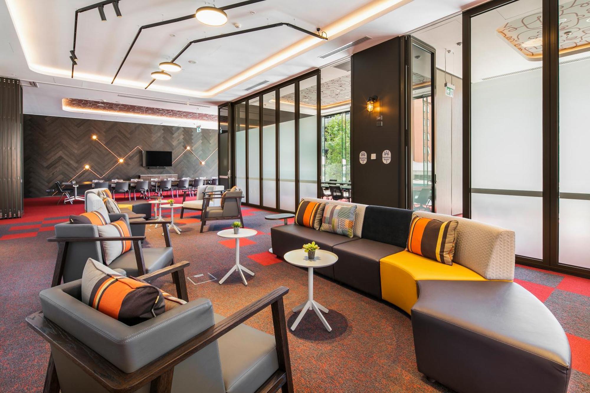 Hotel Express Little Collins By Ihg 4*