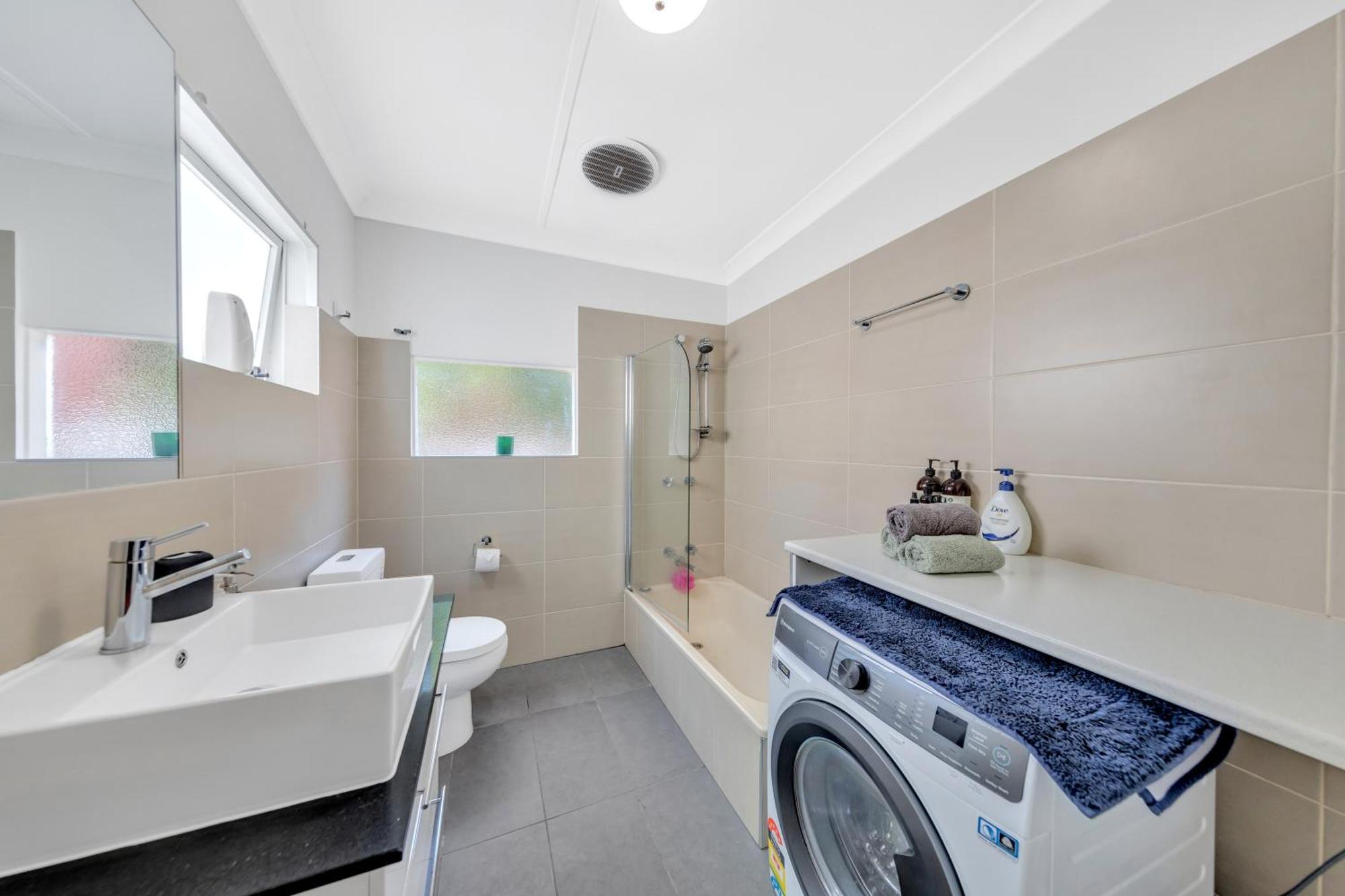Bahay bakasyunan With Parking And Courtyard Melbourne