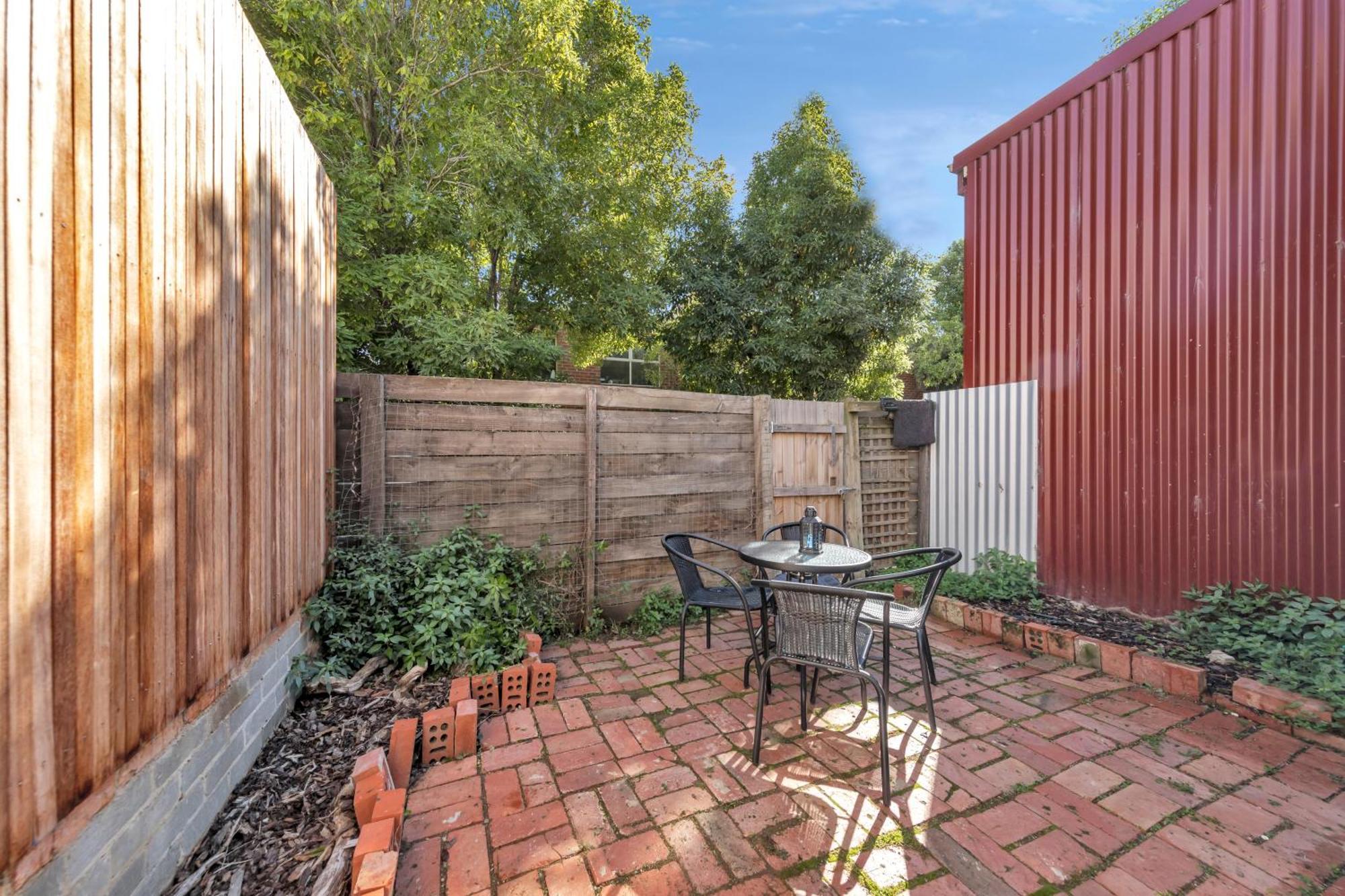 Bahay bakasyunan With Parking And Courtyard Melbourne
