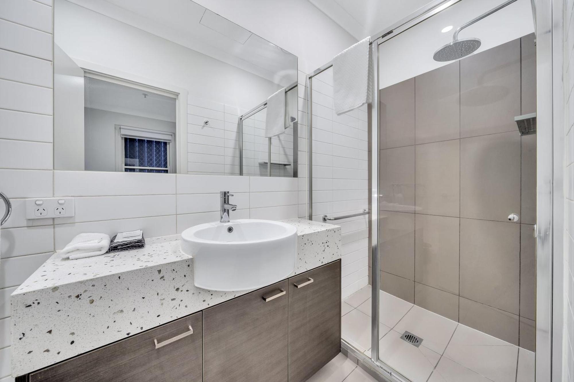 Grosvenor 3121 Richmond Apartment *