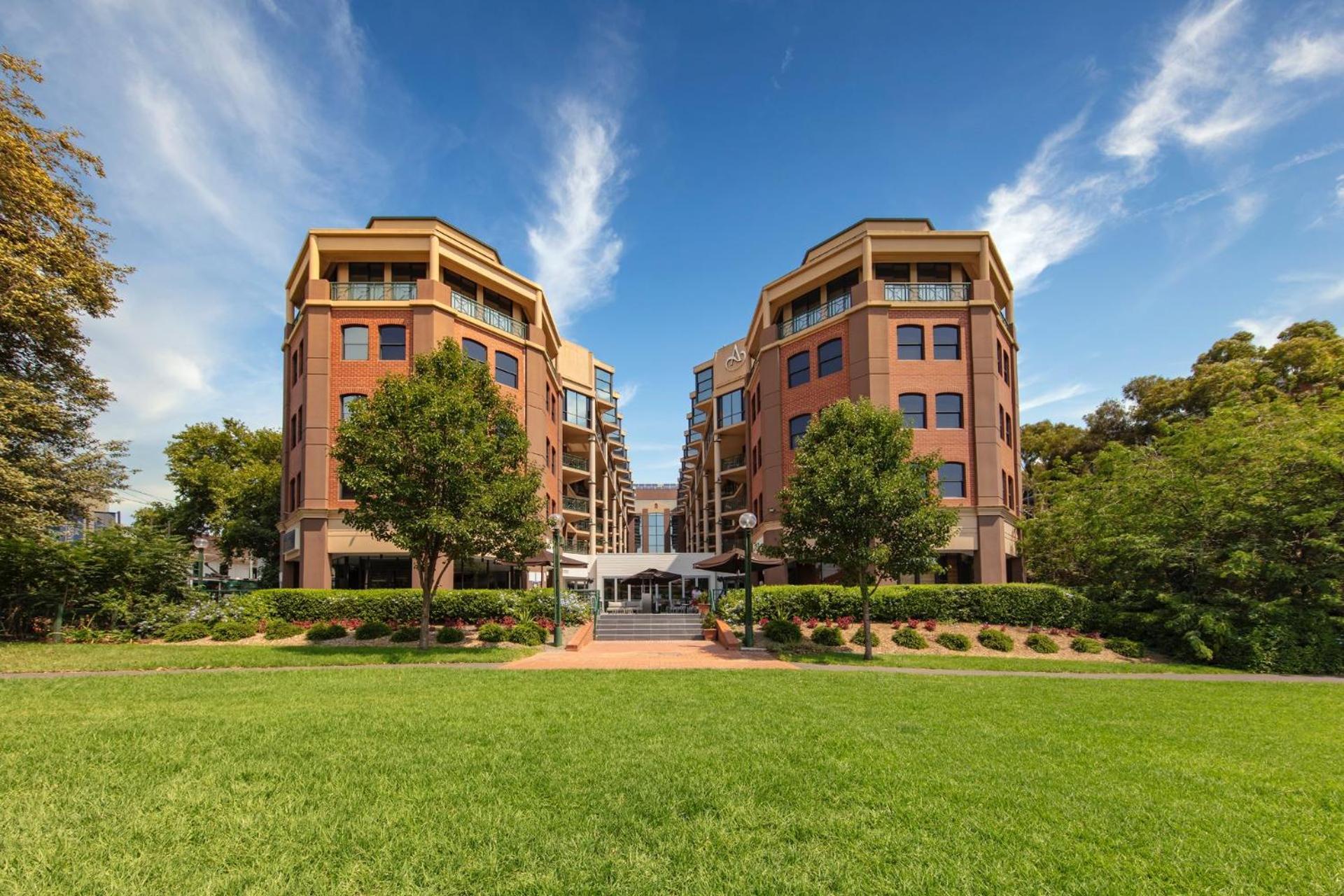Amora Riverwalk 4*