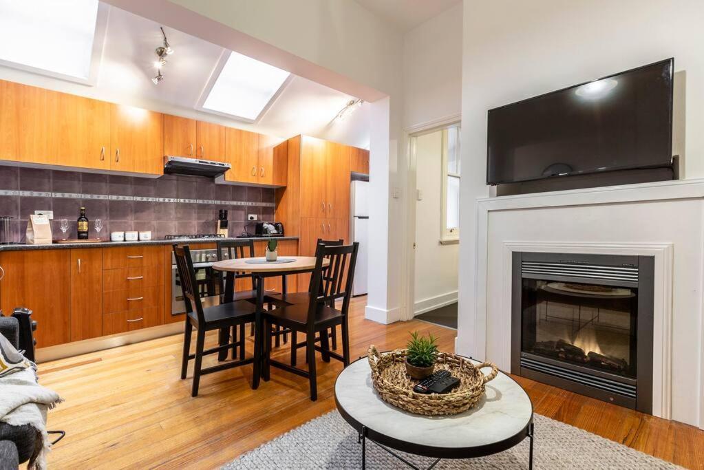 A Carlton Classic - Quaint Inner-city Getaway Holiday home